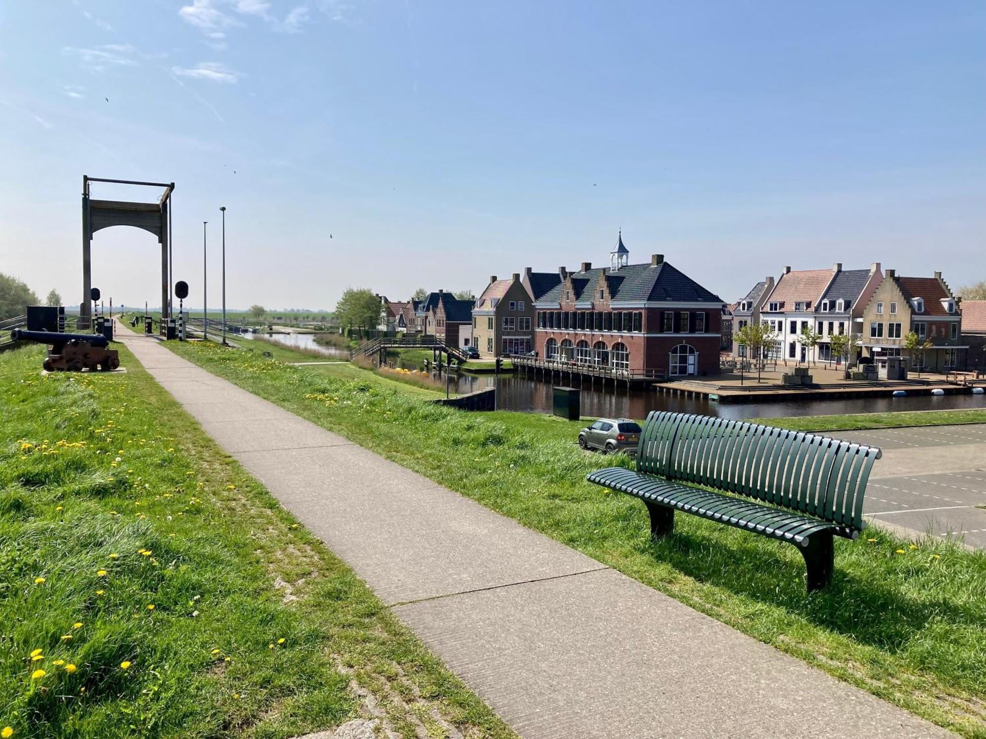 Sonnenhaus 6 Pers House With Sunny Terrace At A Typical Dutch Canal & By Lauwersmeer Lake. Anjum Eksteriør billede